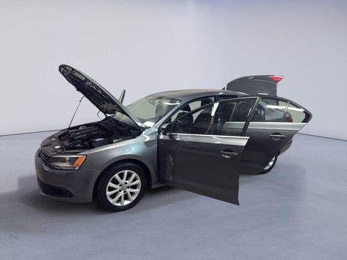 Used 2013 Volkswagen Jetta SE image 9