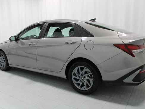 Used 2024 Hyundai Elantra SEL FWD image 8