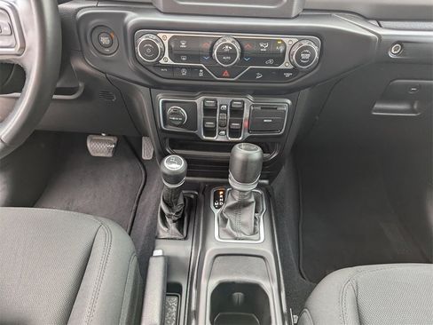 Used 2021 Jeep Wrangler Unlimited Sport image 27