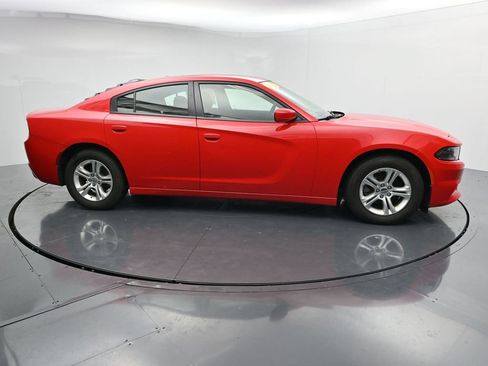 Used 2022 Dodge Charger SXT RWD image 9