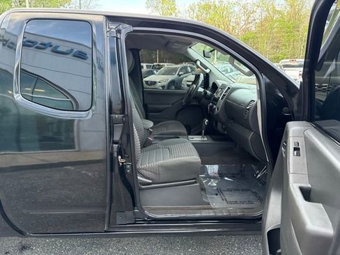 Used 2016 Nissan Frontier SV image 29