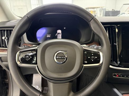 Used 2024 Volvo V60 B5 Cross Country Plus image 21