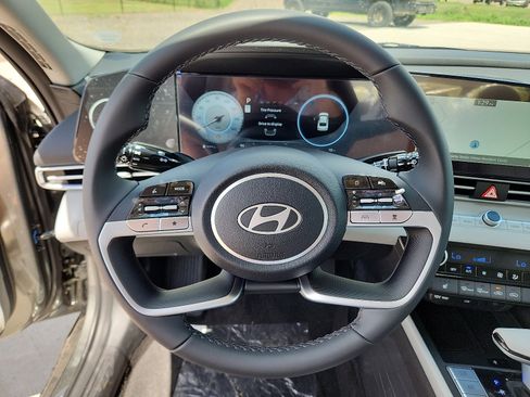 New 2025 Hyundai Elantra Limited image 15