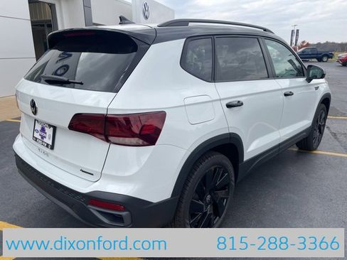 New 2024 Volkswagen Taos SE image 7
