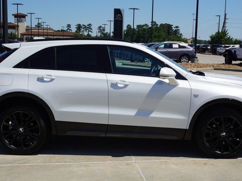 Used 2025 Cadillac XT4 Sport w/ LPO, Onyx Lite Package AWD/4WD image 4