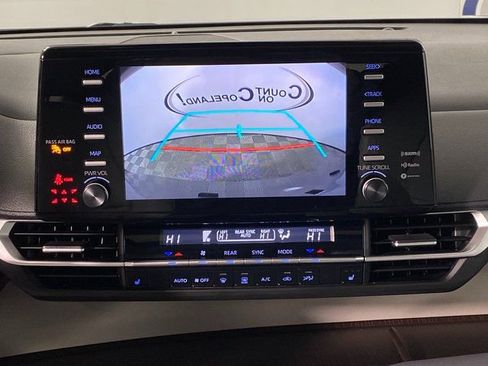 Used 2024 Toyota Sienna XLE image 18