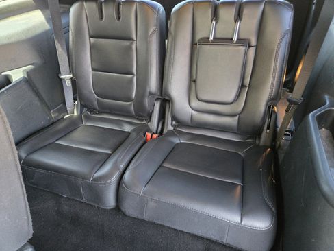 Used 2019 Ford Explorer XLT w/ Equipment Group 202A FWD image 9