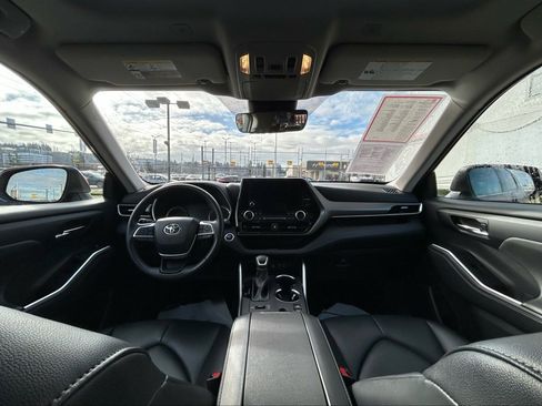 Certified 2024 Toyota Highlander XLE image 19