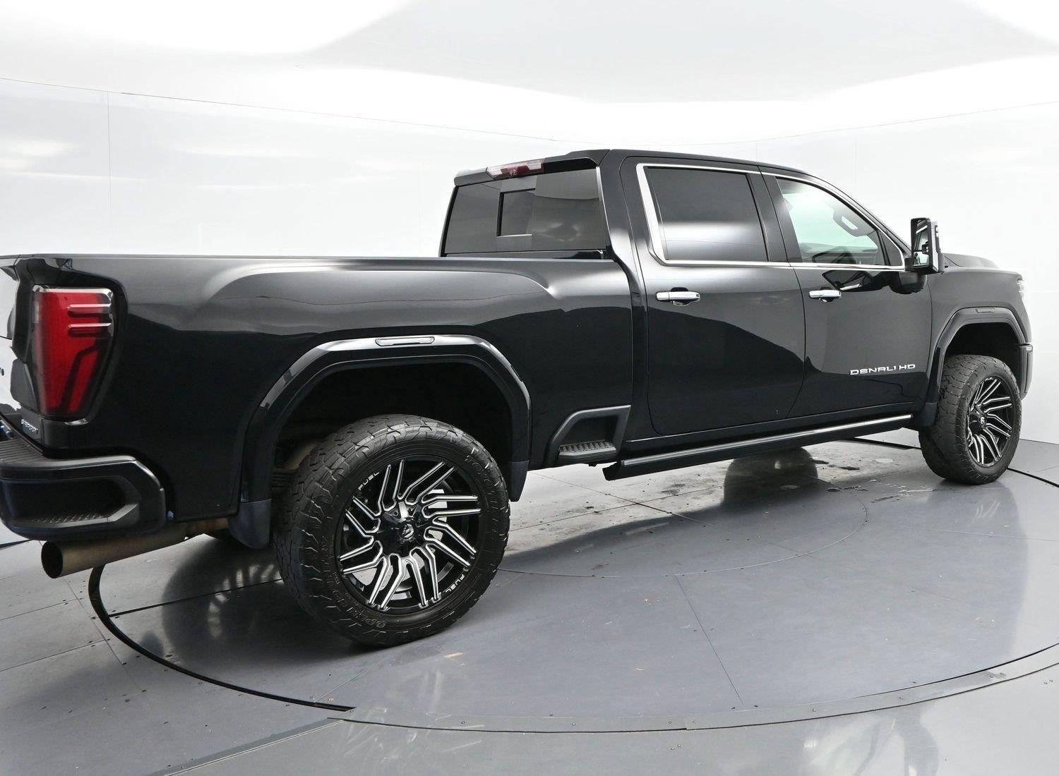 Used 2024 GMC Sierra 2500 Denali Ultimate AWD/4WD image 7