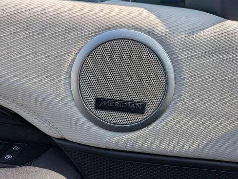 Used 2023 Land Rover Discovery Metropolitan Edition image 25