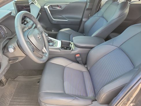 Used 2025 Toyota RAV4 XSE AWD/4WD image 9