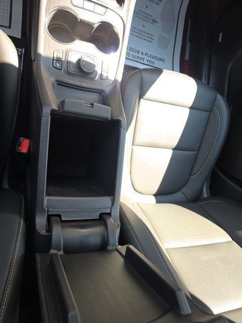 Certified 2023 GMC Acadia SLT FWD image 17