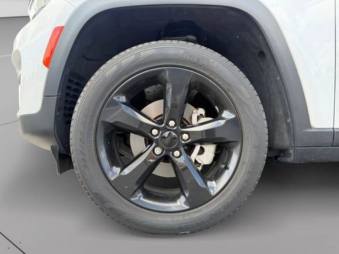 Used 2023 Jeep Grand Cherokee Limited w/ Black Appearance Package RWD image 7
