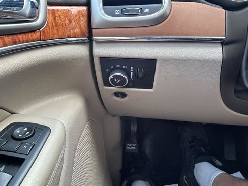 Used 2011 Jeep Grand Cherokee Overland AWD/4WD image 28