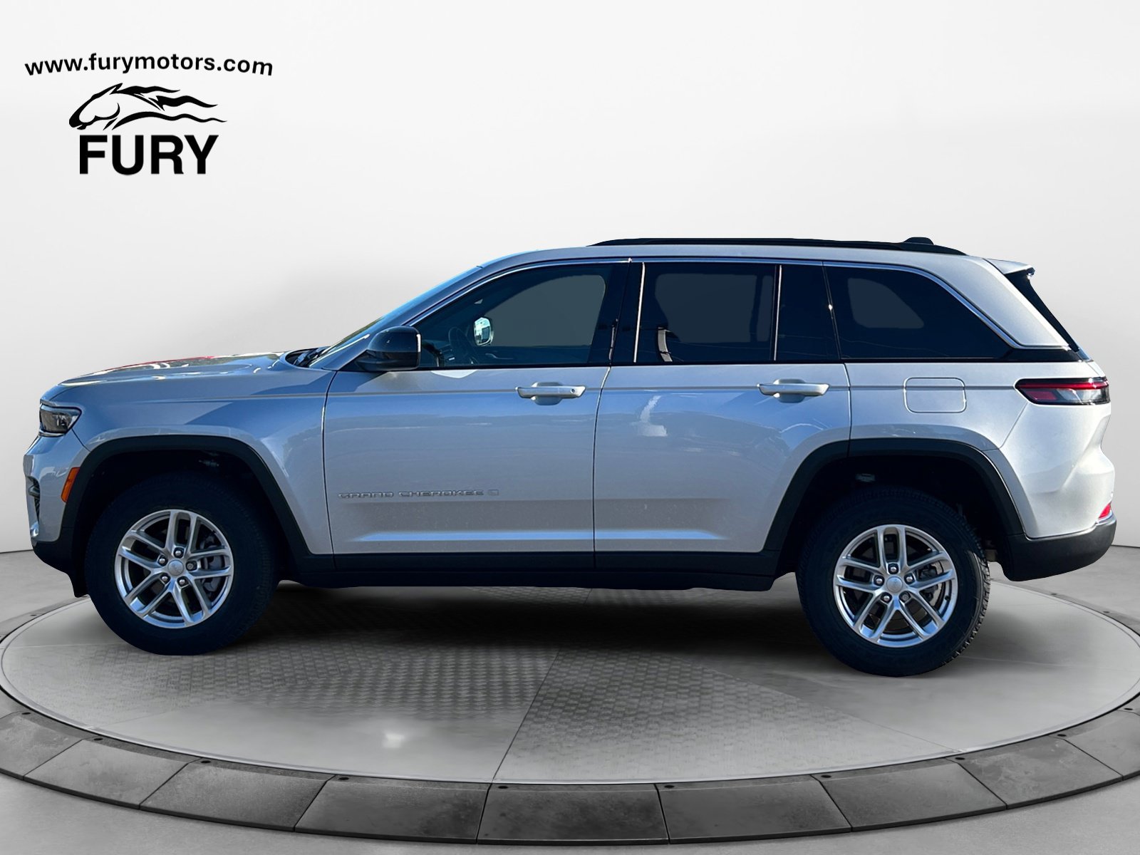 Used 2025 Jeep Grand Cherokee Laredo X w/ Luxury Tech Group I AWD/4WD image 7