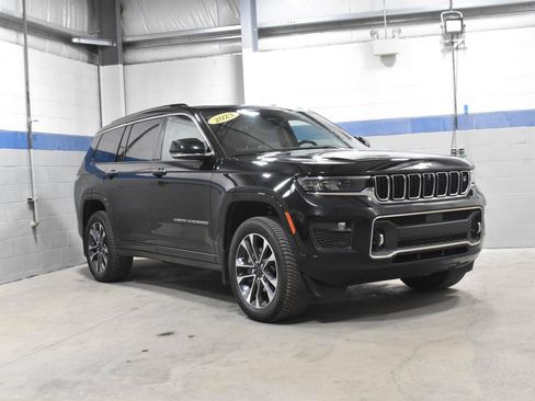 Used 2023 Jeep Grand Cherokee L Overland w/ Advanced Protech Group III AWD/4WD image 32