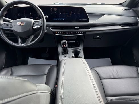 Used 2025 Cadillac XT4 Premium Luxury image 21