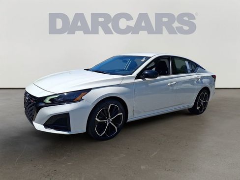 Used 2025 Nissan Altima 2.5 SR AWD/4WD image 3