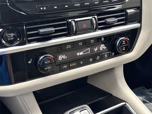 New 2025 Nissan Pathfinder SL image 33