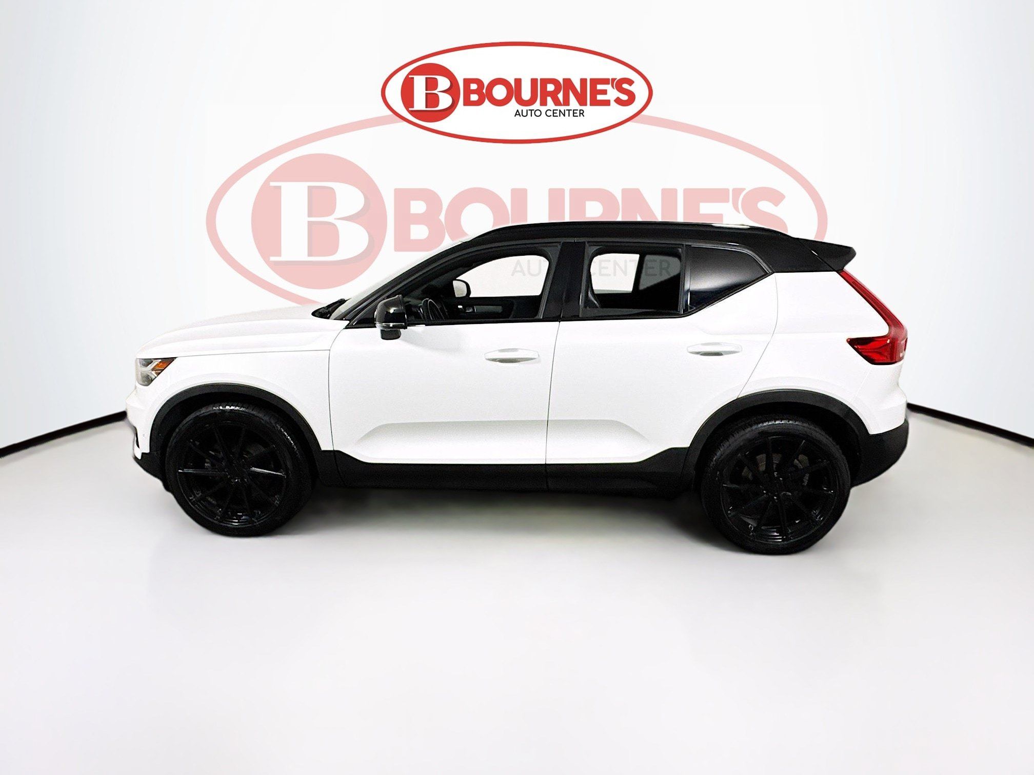 Used 2019 Volvo XC40 T5 R-Design AWD/4WD image 9