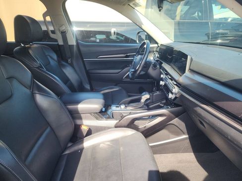 Used 2025 Kia Telluride S FWD image 8