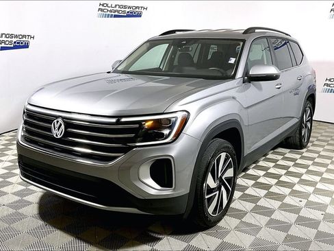 Used 2025 Volkswagen Atlas SE FWD image 1