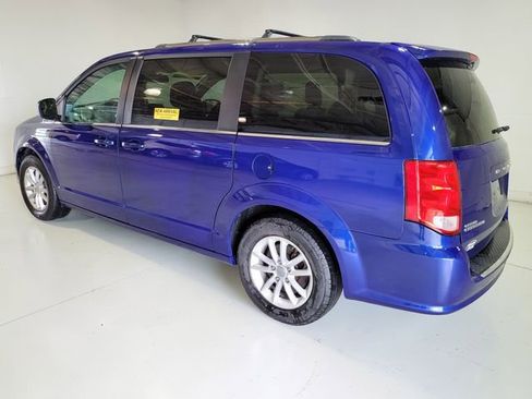 Used 2019 Dodge Grand Caravan SXT w/ Rear Park Assist Package image 17