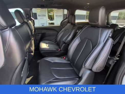 Used 2024 Chrysler Pacifica Limited FWD image 26