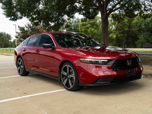 Used 2023 Honda Accord Sport image 2