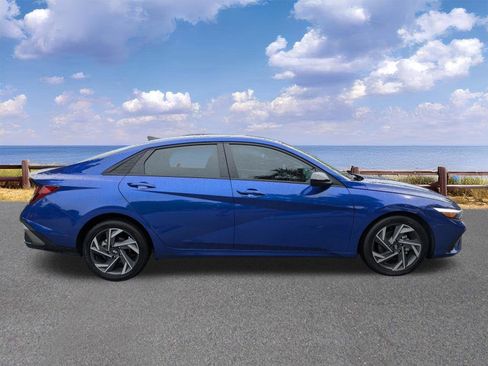 Used 2025 Hyundai Elantra Sport FWD image 9
