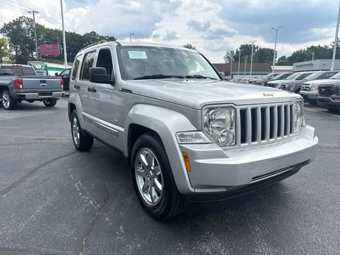 Used 2012 Jeep Liberty Sport AWD/4WD image 4