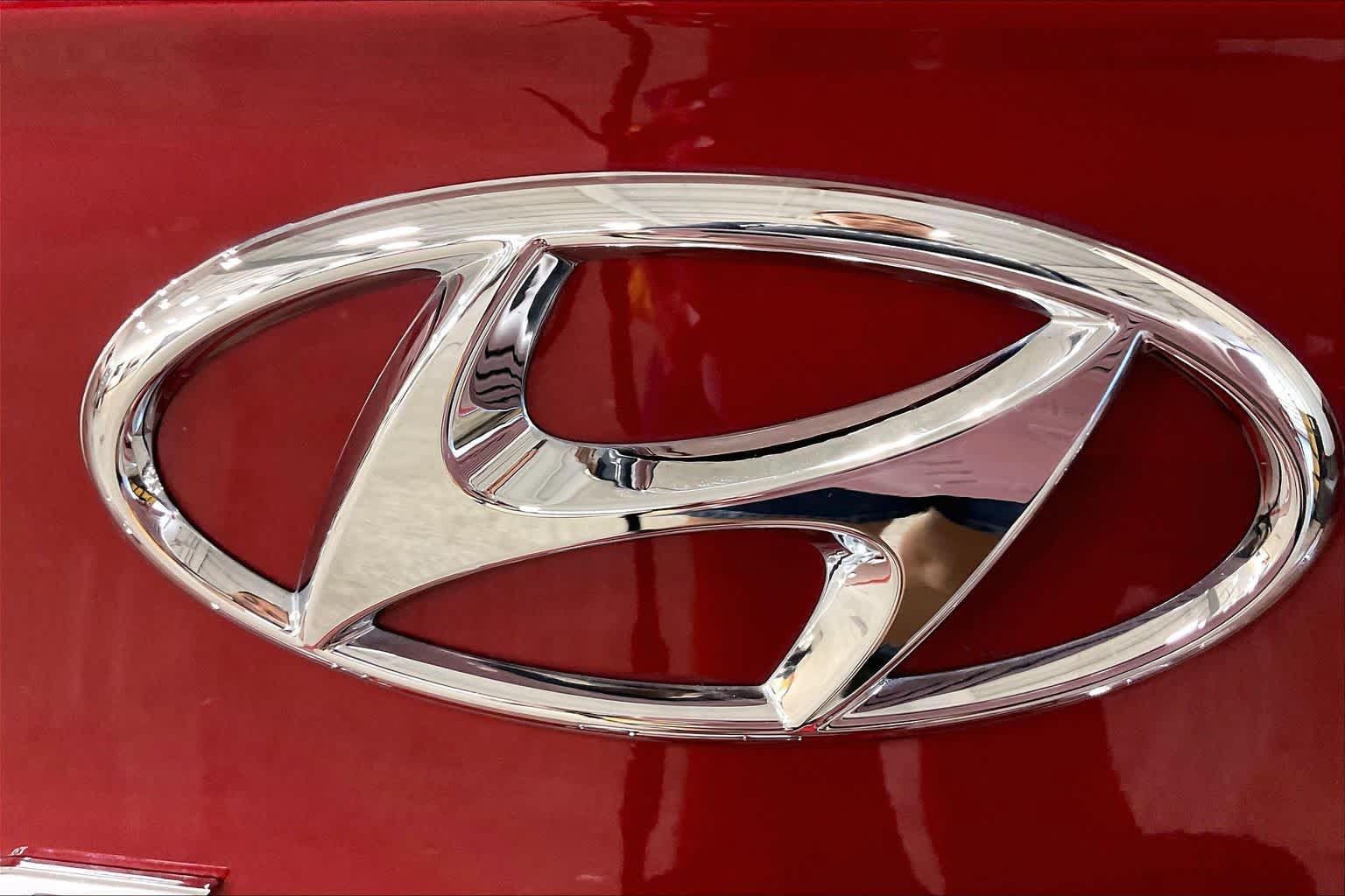 Used 2024 Hyundai Venue Limited FWD image 30