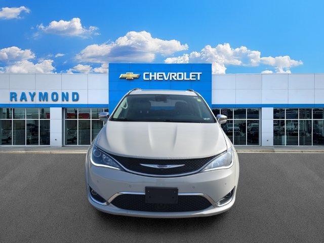 Used 2019 Chrysler Pacifica Limited w/ Tire & Wheel Group FWD image 8