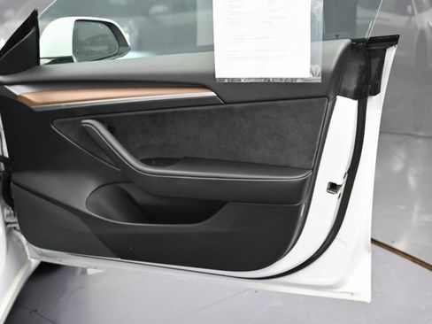 Used 2021 Tesla Model 3 Standard Range Plus image 40