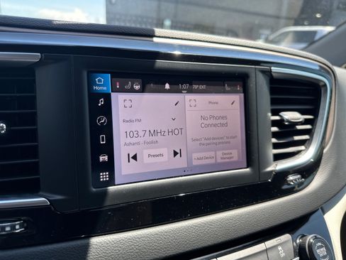 Used 2023 Chrysler Voyager LX FWD image 14