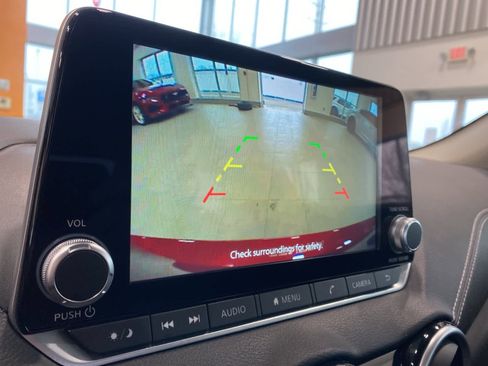 Used 2025 Nissan Sentra SV image 22