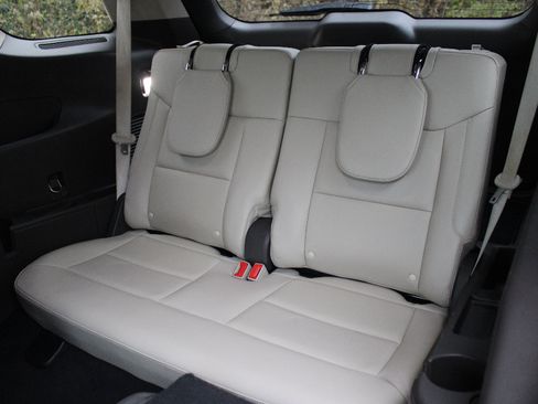 Used 2020 Ford Explorer Platinum w/ Premium Technology Package image 29