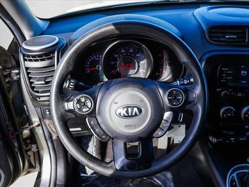 Used 2015 Kia Soul + image 11