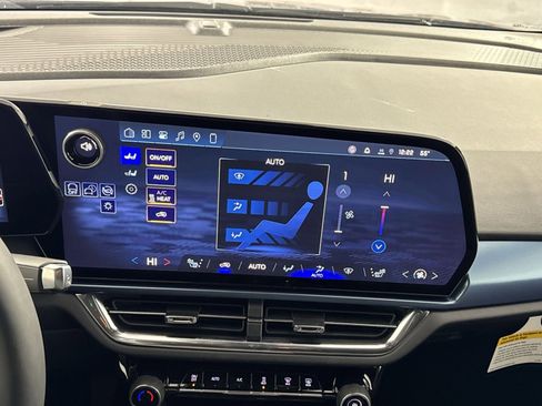 New 2026 Chevrolet Equinox EV LT image 21