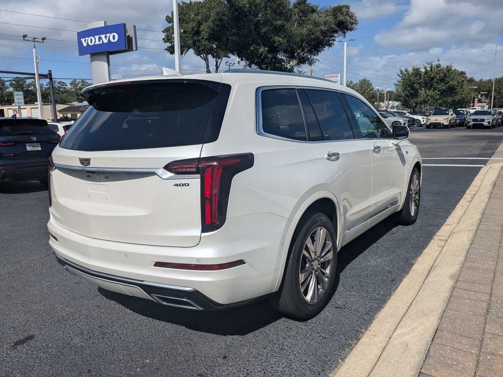 Used 2021 Cadillac XT6 Premium Luxury FWD image 6