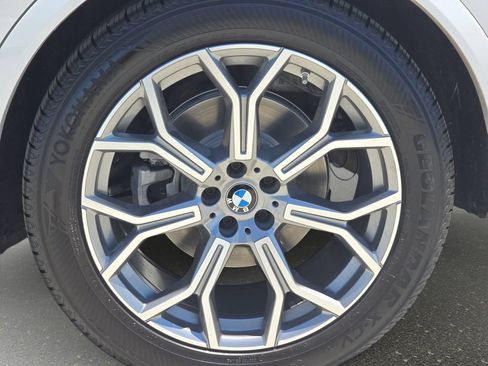 Used 2024 BMW X7 xDrive40i w/ Premium Package AWD/4WD image 39