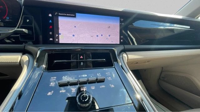 Used 2025 Porsche Panamera 4 w/ Premium Package AWD/4WD image 11