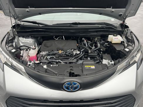 Used 2023 Toyota Sienna XLE image 28