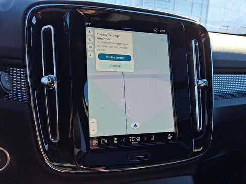 Certified 2025 Volvo XC40 B5 Plus image 17