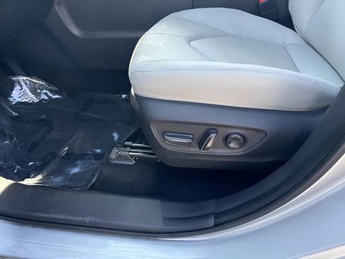 Used 2025 Toyota Grand Highlander AWD image 12