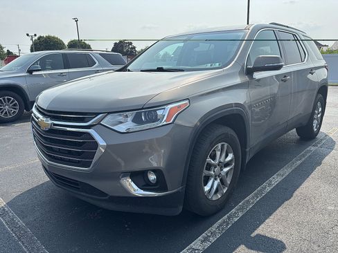Used 2019 Chevrolet Traverse LT w/ LPO, Cargo Package AWD/4WD image 2