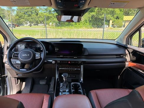 Used 2023 Kia Carnival SX FWD image 8