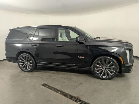 Used 2025 Cadillac Escalade V image 7