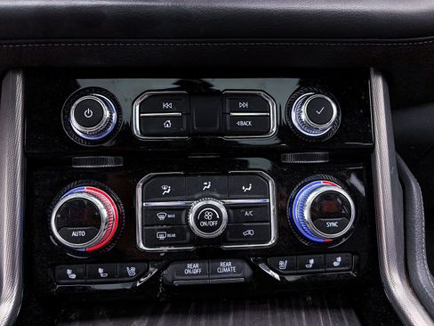 Used 2021 GMC Yukon XL Denali w/ Denali Premium Package image 23