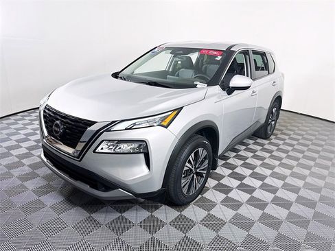 Certified 2023 Nissan Rogue SV image 3